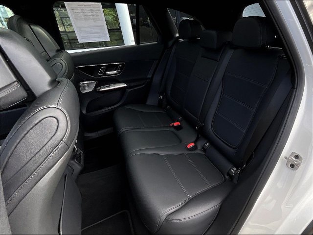 Used 2026 Mercedes-Benz GLC 300 4MATIC image 23