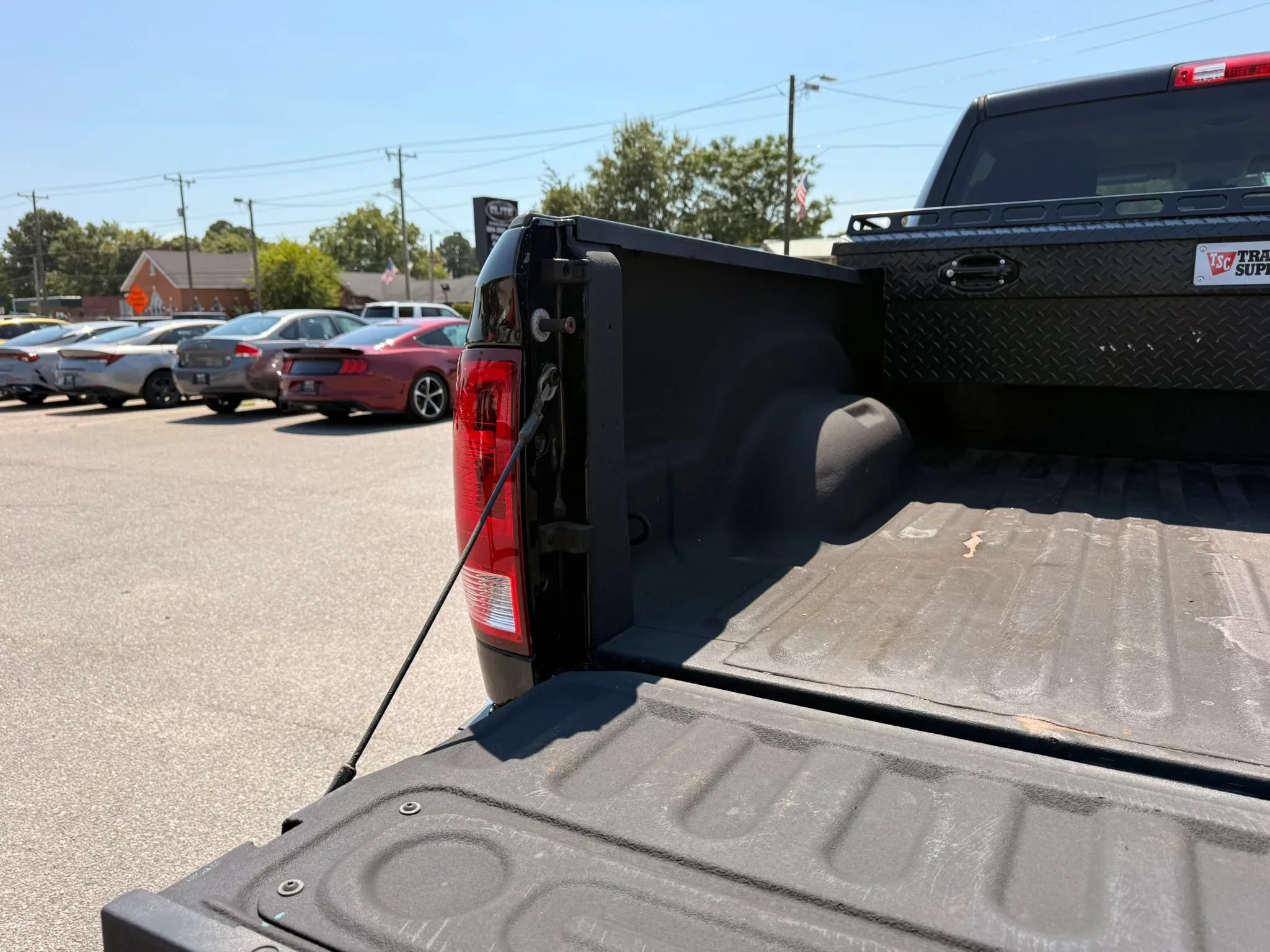 Used 2015 RAM 2500 Tradesman w/ Chrome Appearance Group AWD/4WD image 11