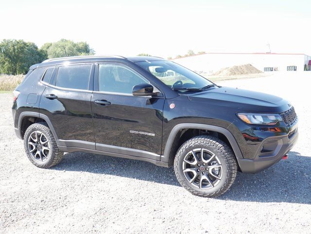 New 2026 Jeep Compass Trailhawk w/ Sun, Sound & Navigation Group image 4