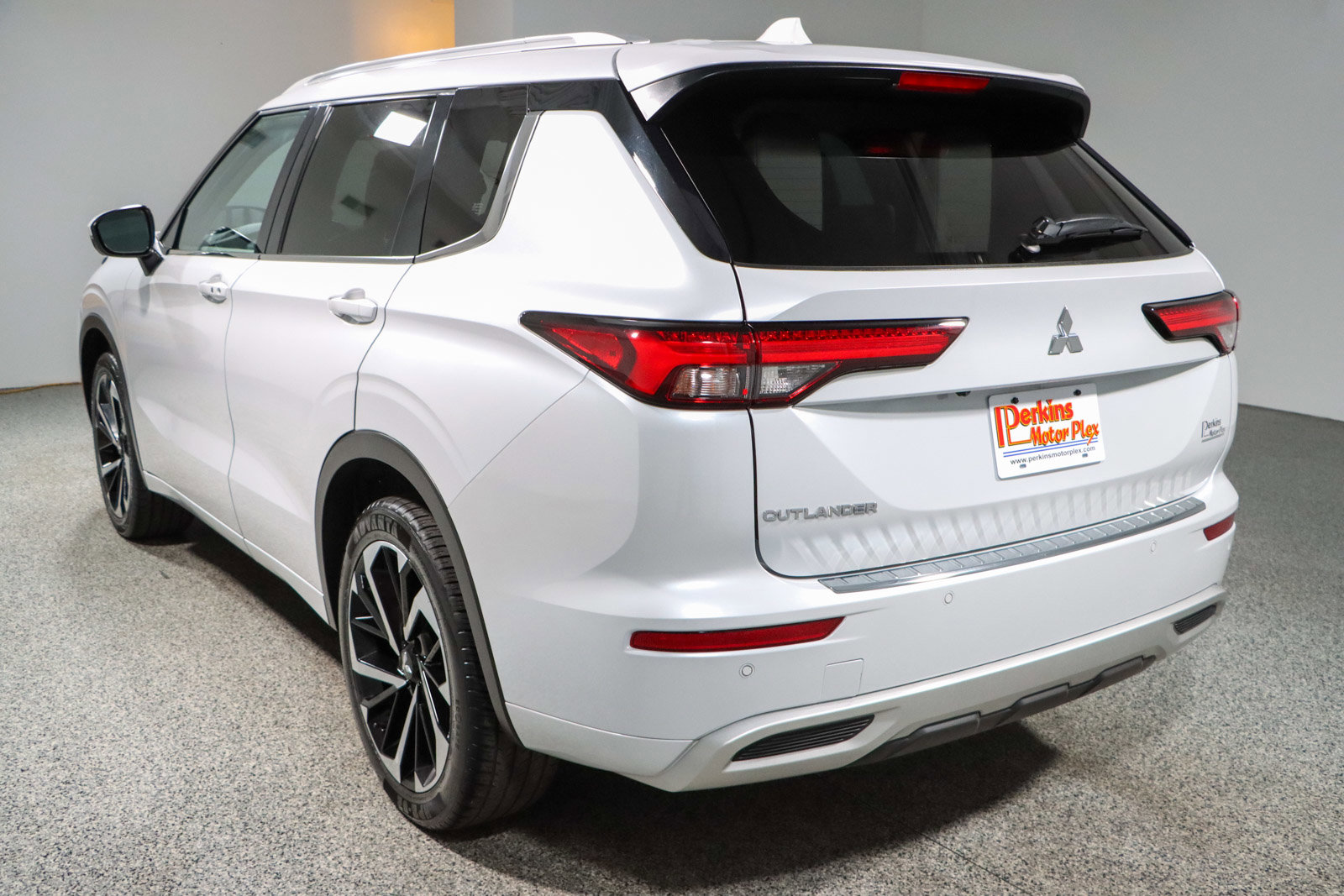 Used 2022 Mitsubishi Outlander SEL image 9