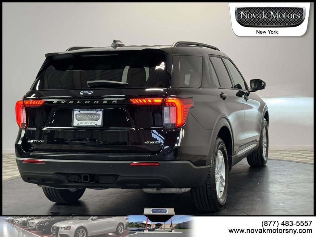 Used 2025 Ford Explorer Active AWD/4WD image 8