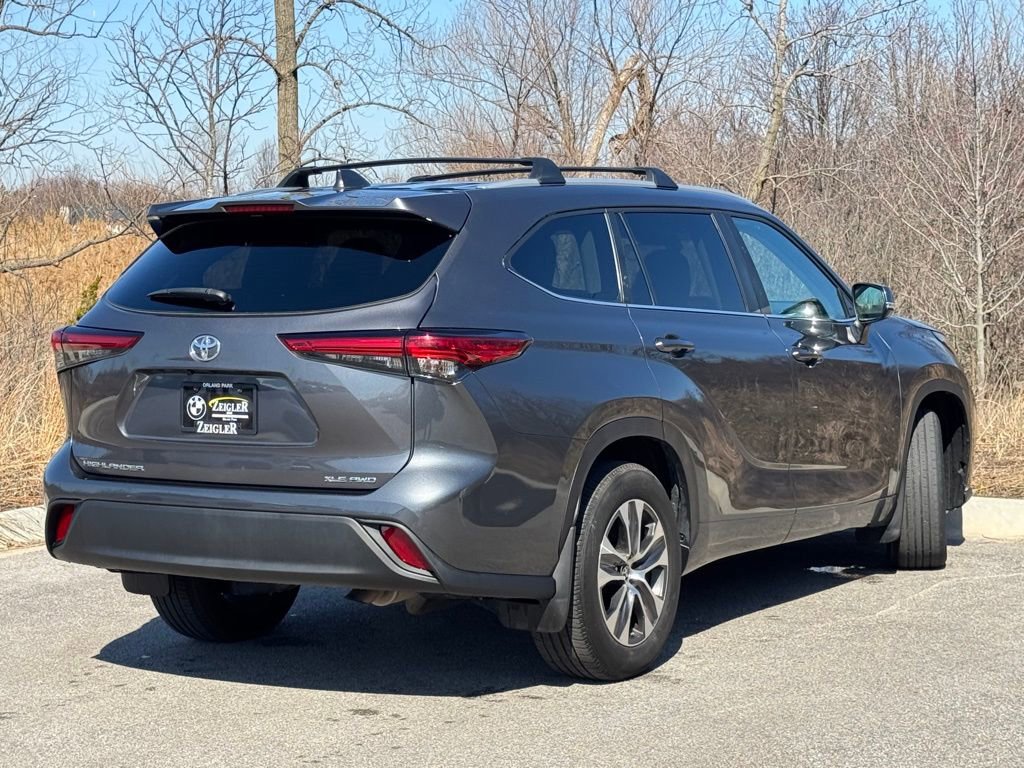 Used 2023 Toyota Highlander XLE AWD/4WD image 6