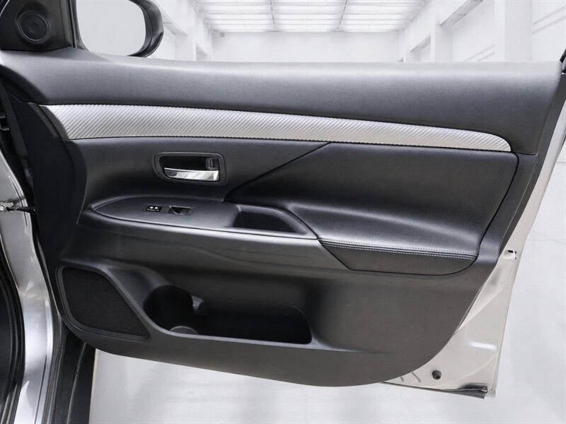 Used 2015 Mitsubishi Outlander SE AWD/4WD image 33