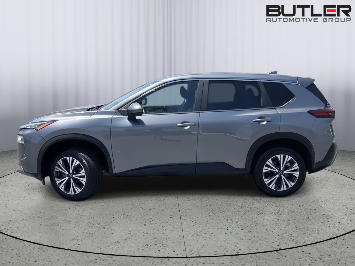 Used 2023 Nissan Rogue SV FWD image 2