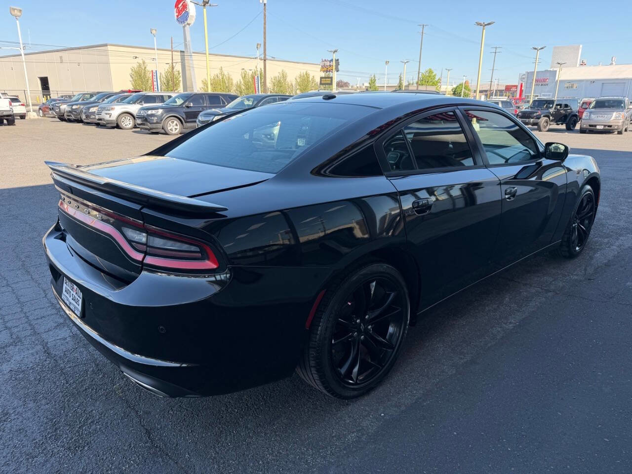 Used 2018 Dodge Charger SXT w/ Blacktop Package RWD image 6