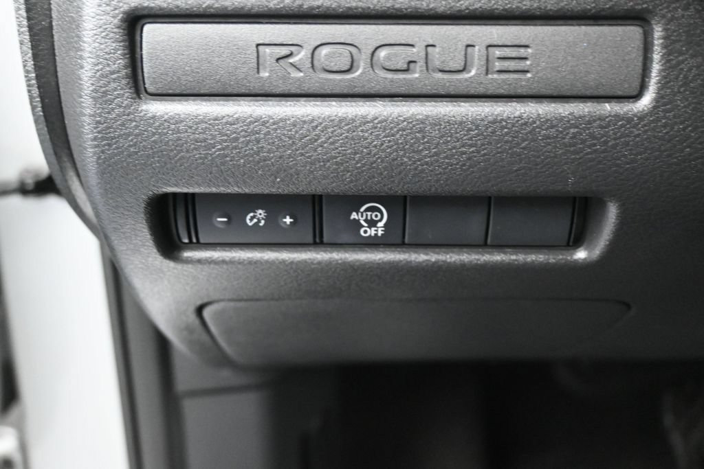 Used 2024 Nissan Rogue S FWD image 15