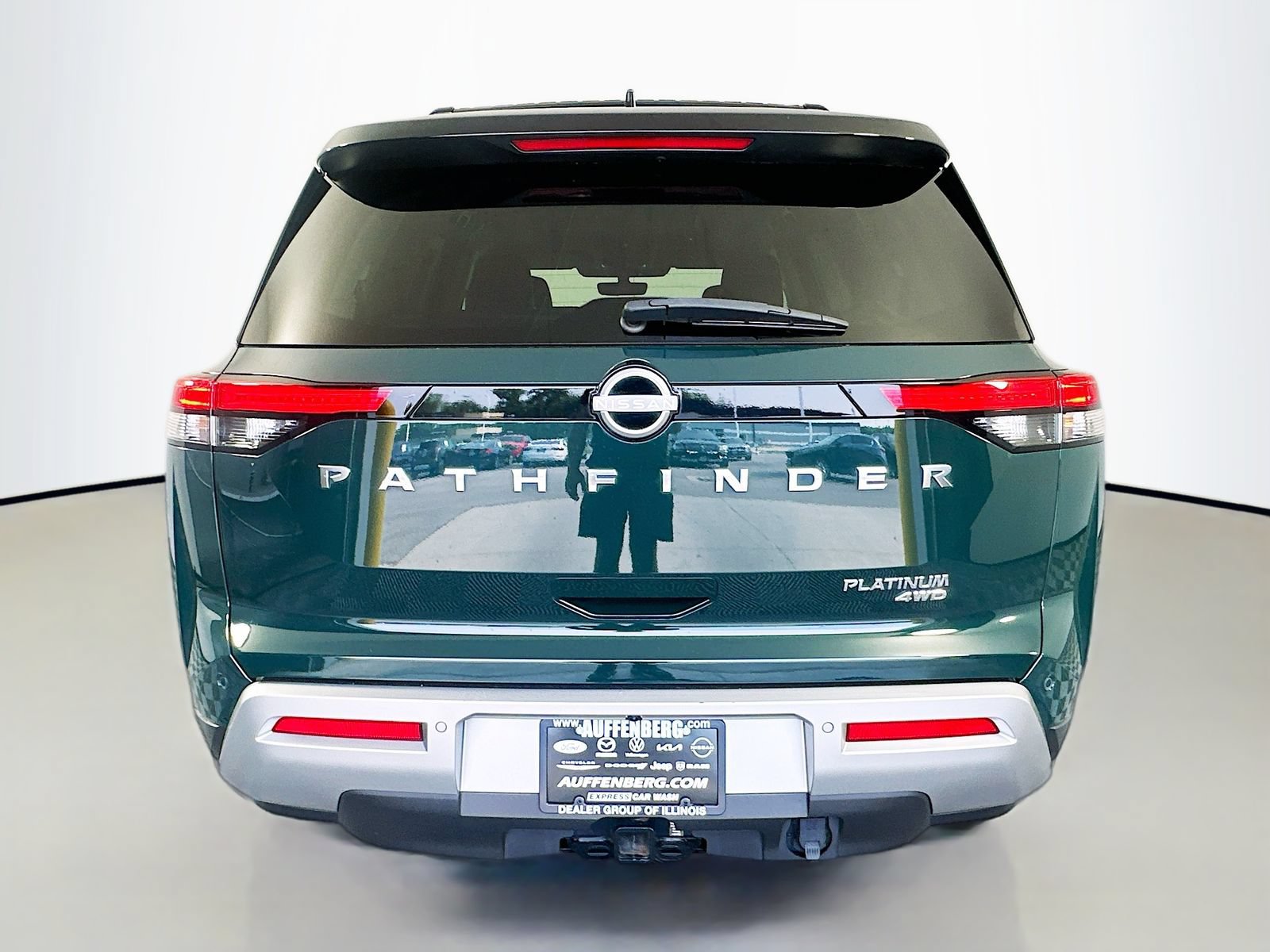 Used 2023 Nissan Pathfinder Platinum w/ Cargo Package AWD/4WD image 6