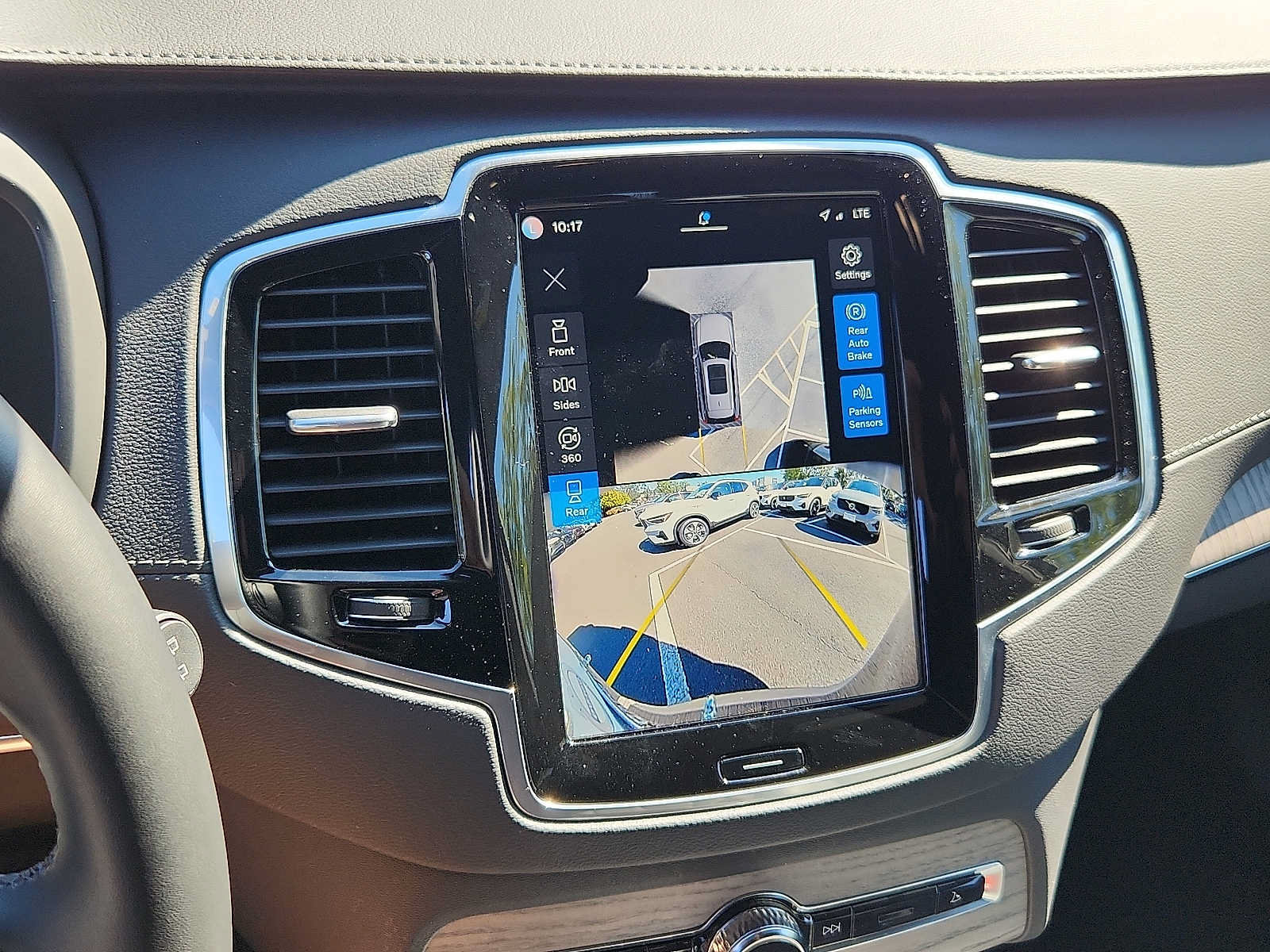 Certified 2024 Volvo XC90 T8 Ultimate w/ Protection Package Premier AWD/4WD image 16