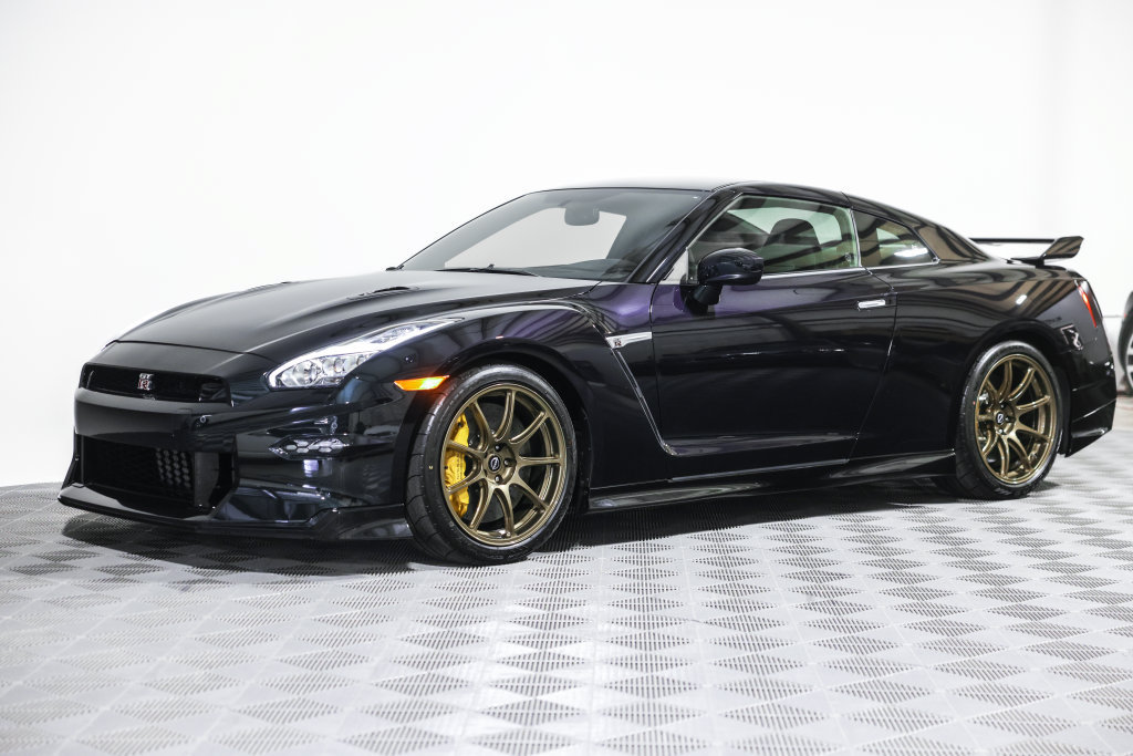 Used 2024 Nissan GT-R w/ Floor Mat Package AWD/4WD image 17