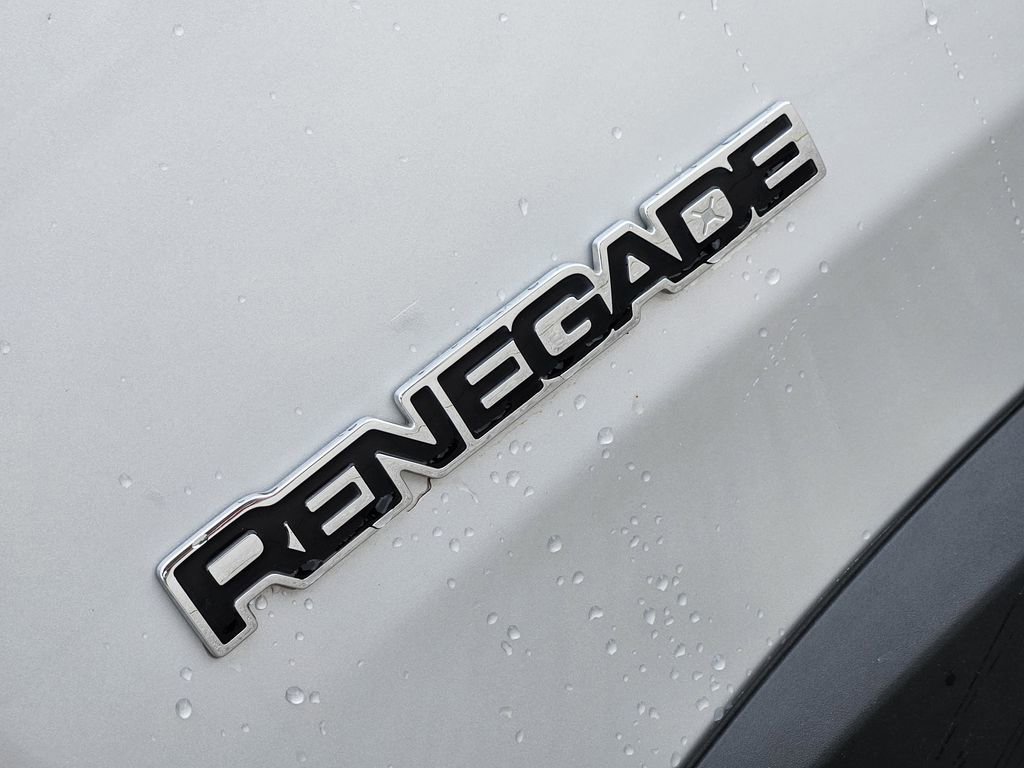 Used 2018 Jeep Renegade Latitude FWD image 7