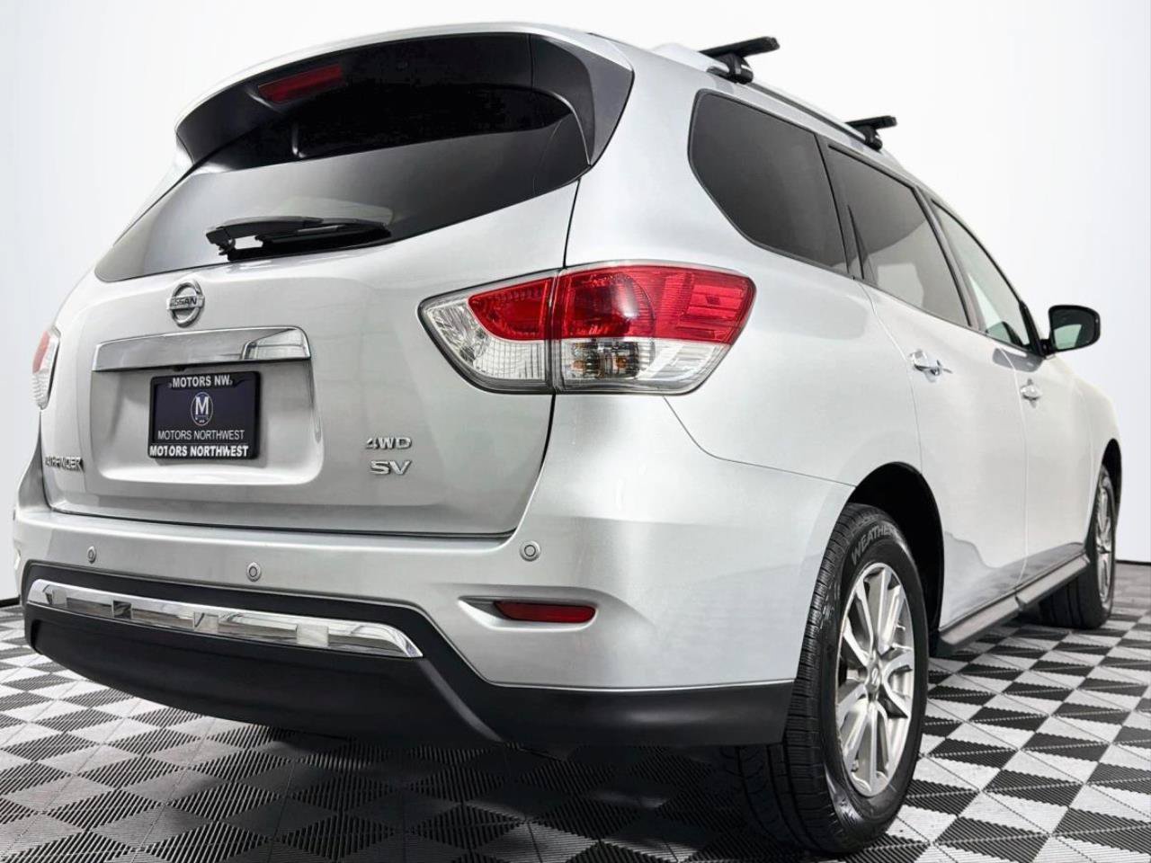 Used 2013 Nissan Pathfinder SV AWD/4WD image 23