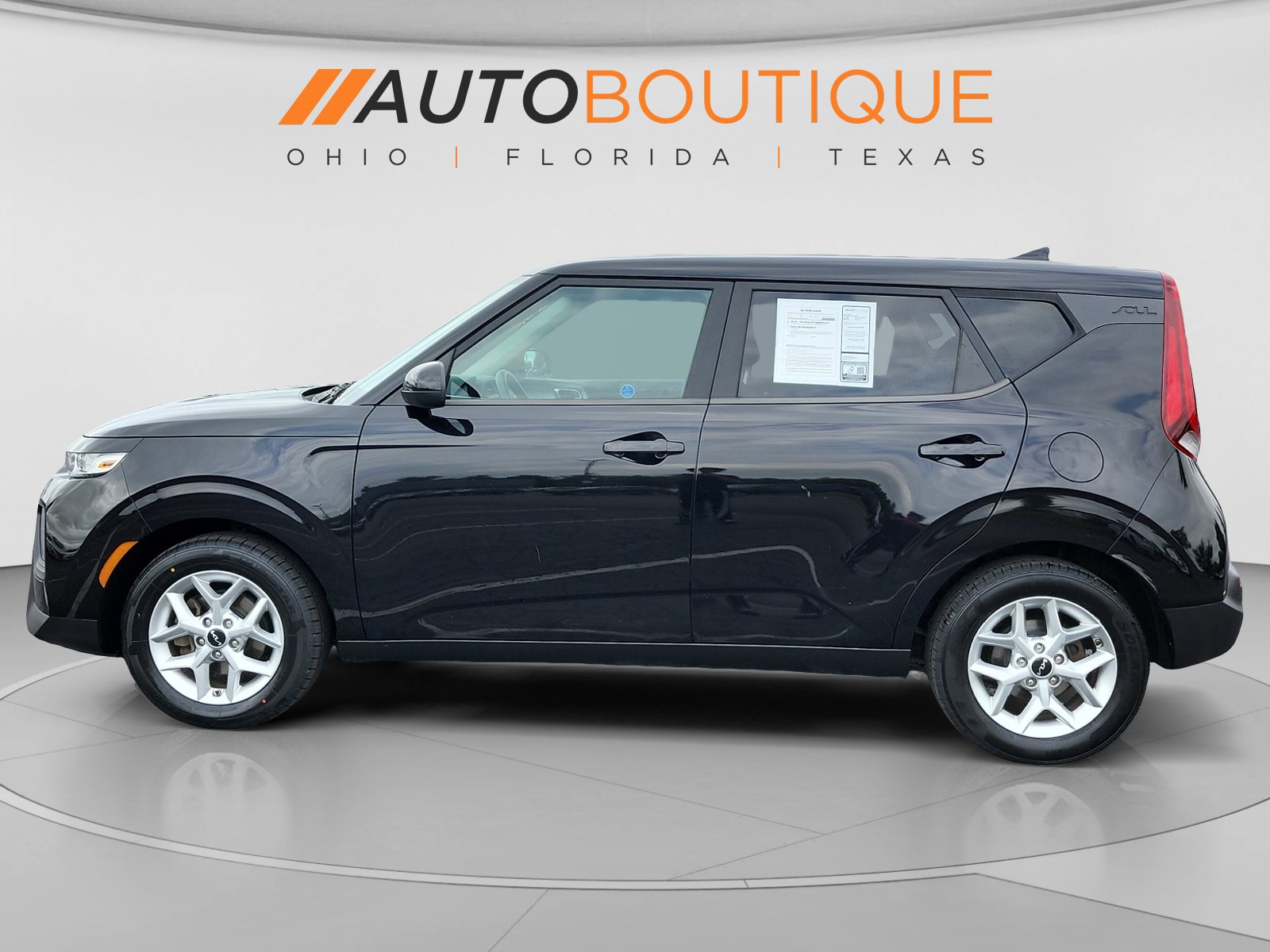 Used 2022 Kia Soul LX w/ Technology Package FWD image 2