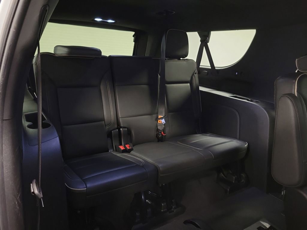 Used 2023 Chevrolet Suburban Premier image 25