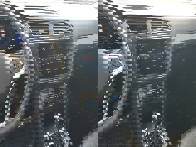 Certified 2022 Volkswagen Tiguan SE image 24