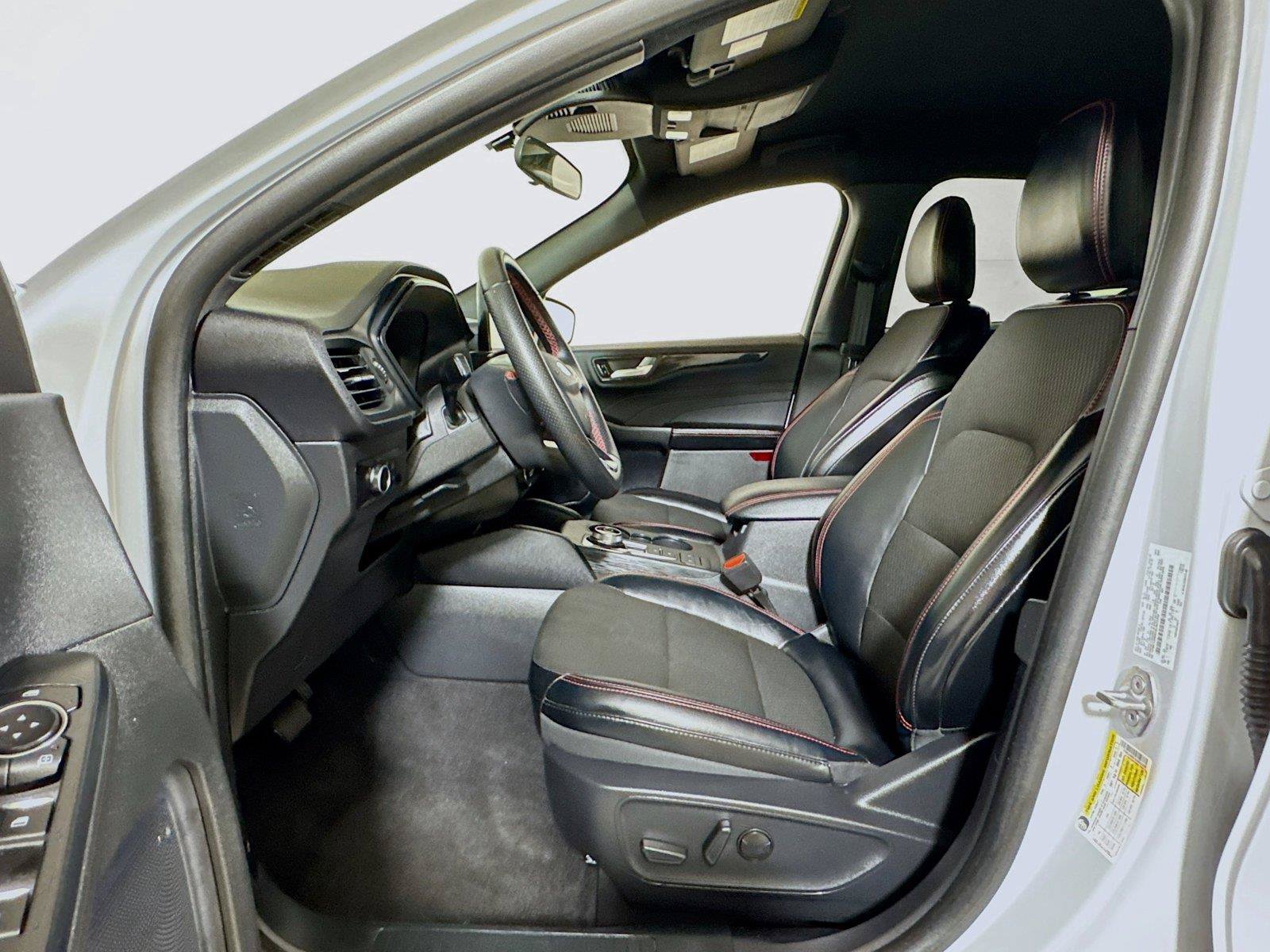 Used 2025 Ford Escape ST-Line FWD image 18