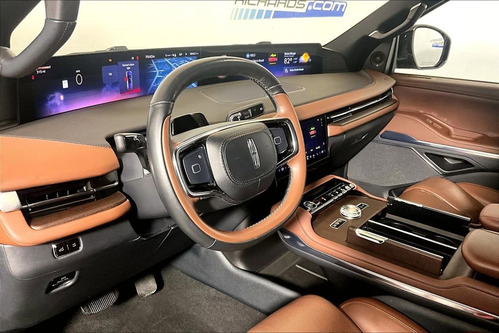 Used 2025 Lincoln Navigator Reserve image 10