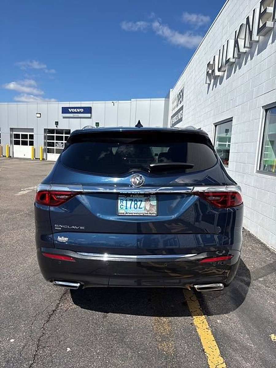 Used 2024 Buick Enclave Essence image 13