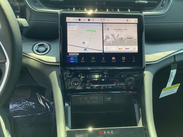 New 2025 Jeep Grand Cherokee Limited w/ Trailer Tow Package image 17