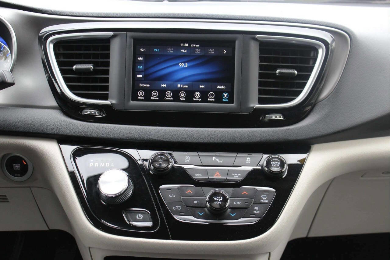 Used 2020 Chrysler Pacifica Touring-L FWD image 22