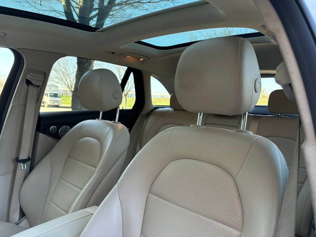 Used 2020 Mercedes-Benz GLC 300 4MATIC w/ Multimedia Package image 29