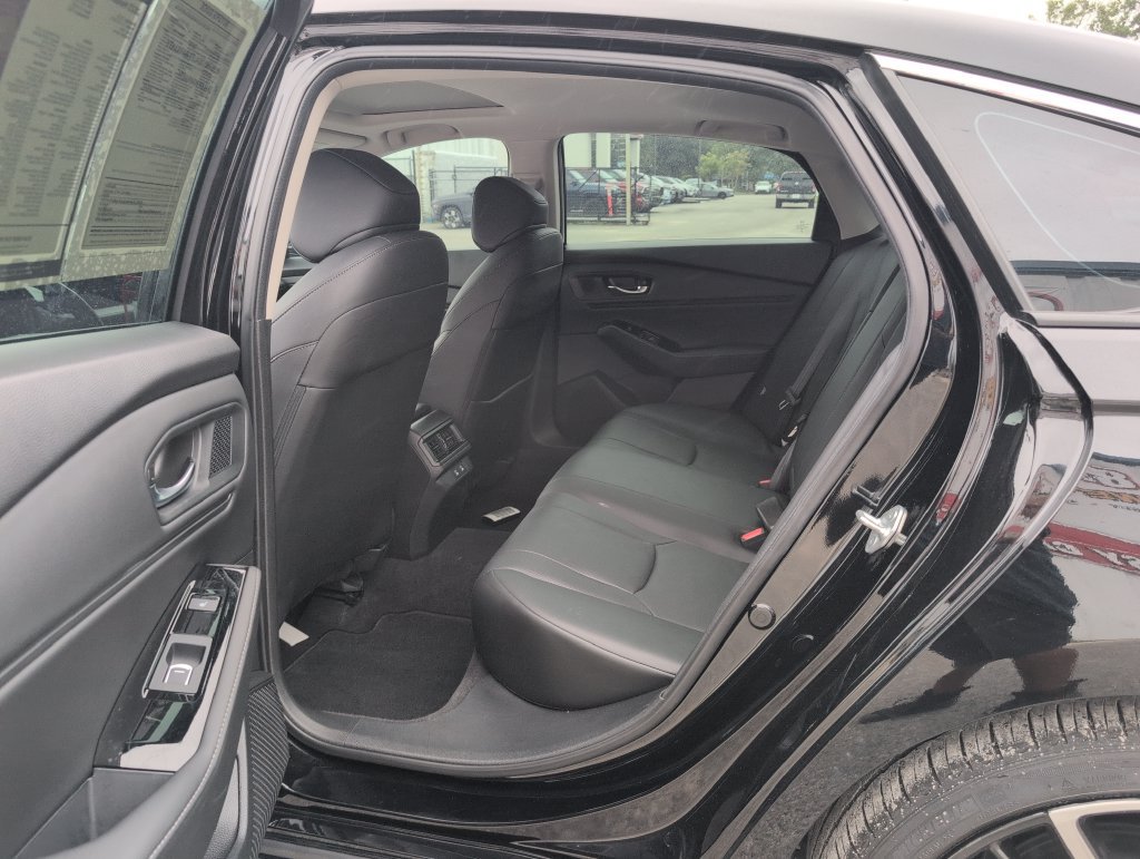 Used 2023 Honda Accord Touring image 11