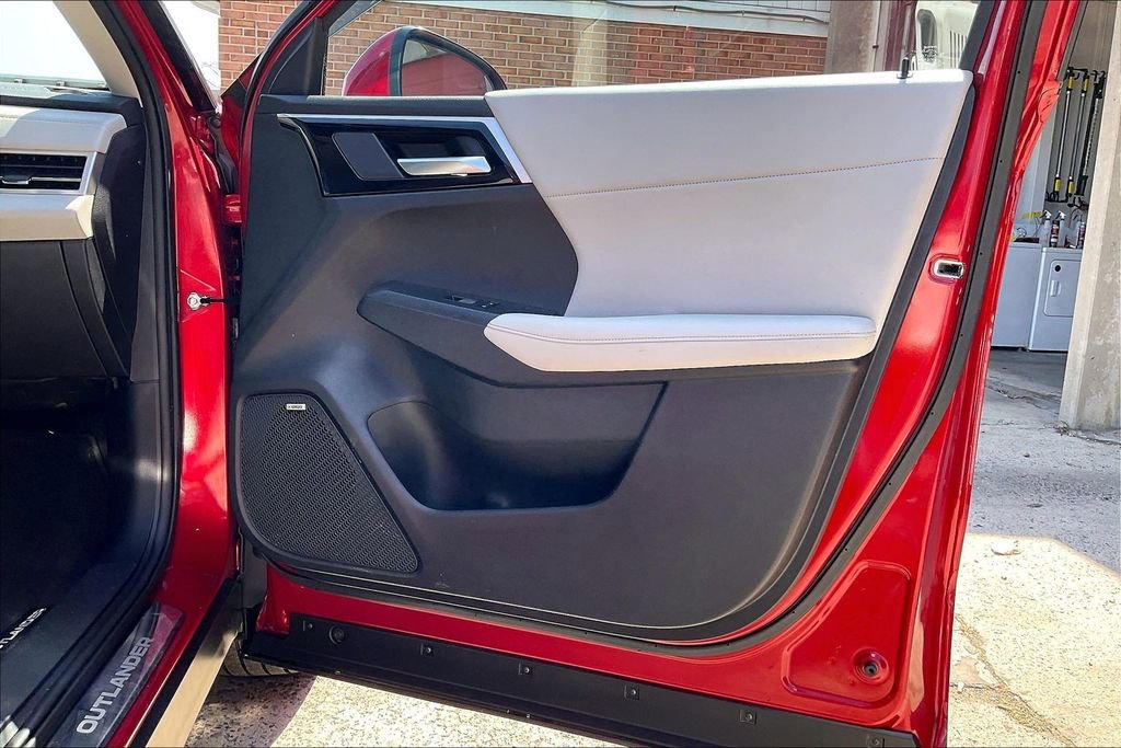 Used 2025 Mitsubishi Outlander SE image 23