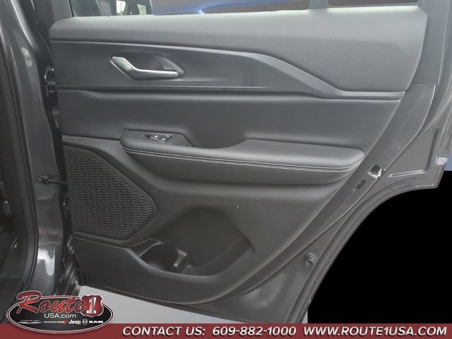 Used 2024 Jeep Grand Cherokee Laredo X AWD/4WD image 17