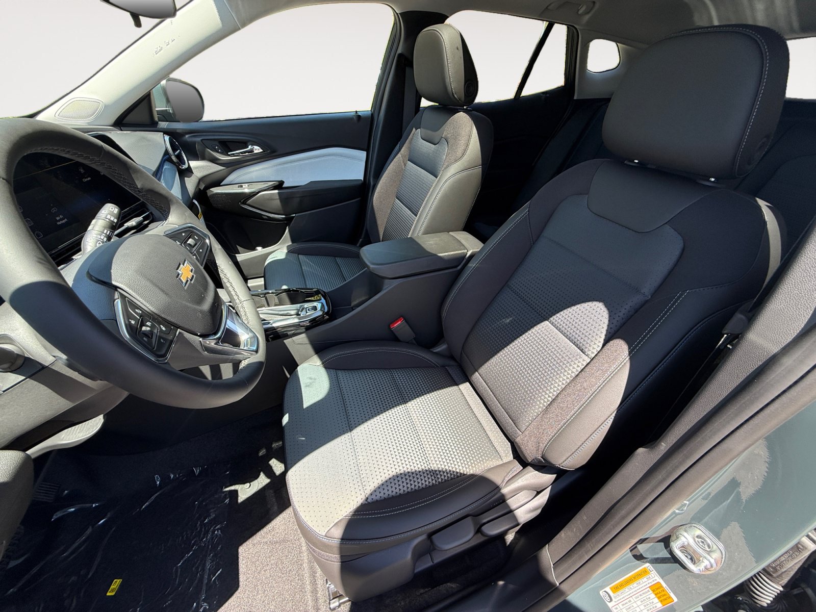 New 2026 Chevrolet Trax LT w/ Sunroof Package FWD image 10