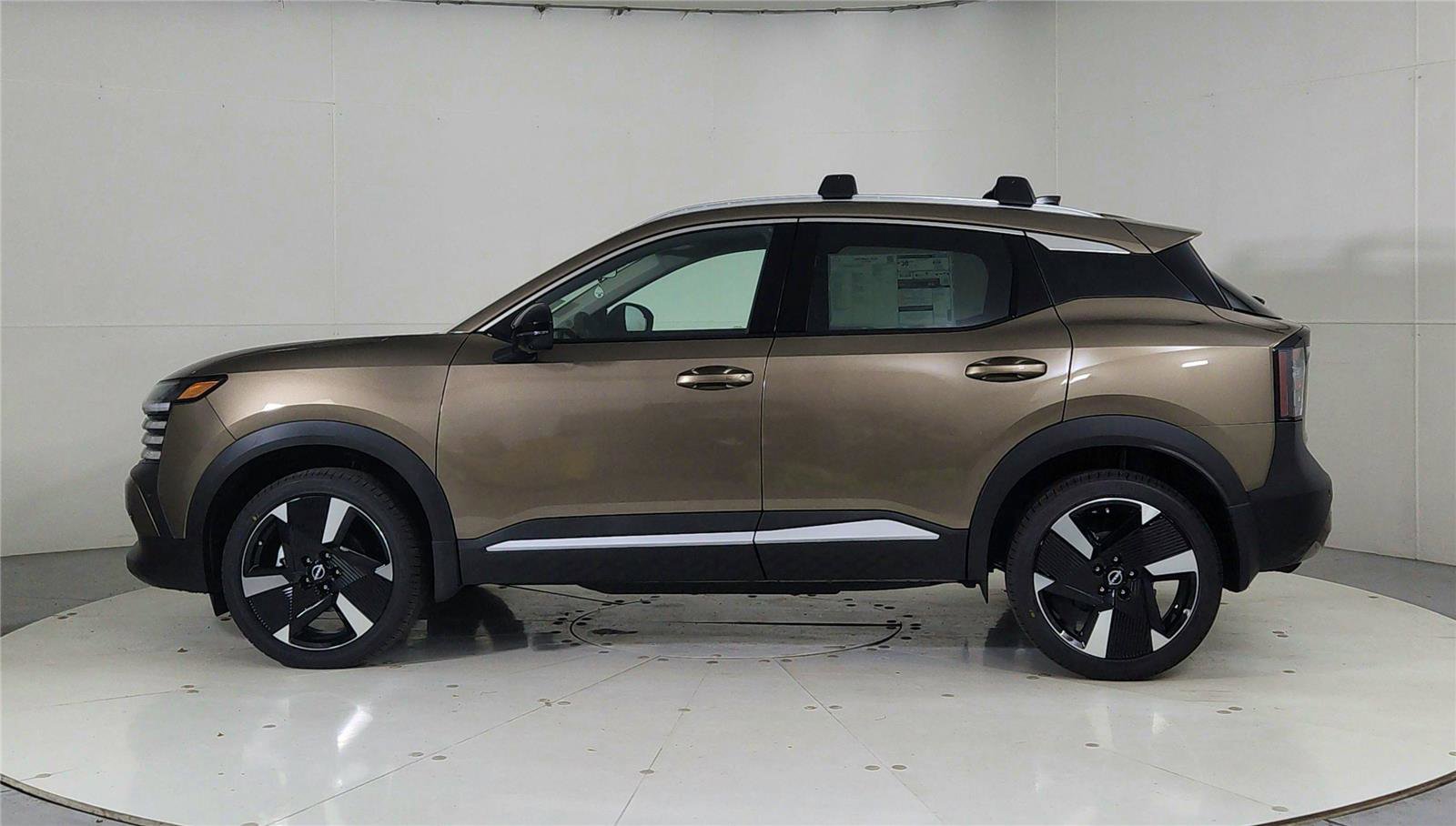 New 2026 Nissan Kicks SR w/ Cold Weather Package image 4