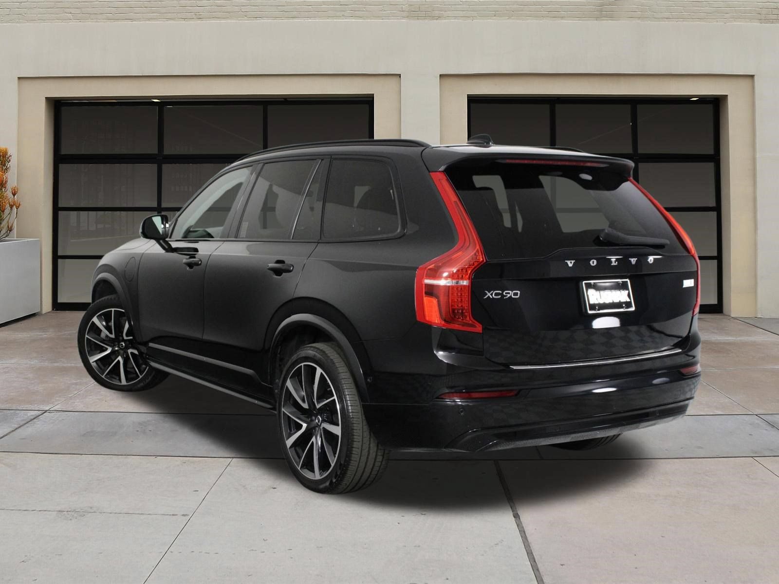 Certified 2023 Volvo XC90 T8 Plus w/ Protection Package Premier AWD/4WD image 2