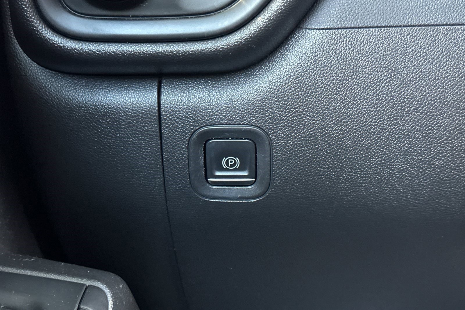 Used 2022 Chevrolet Silverado 1500 Custom Trail Boss w/ LPO, Dark Essentials Package image 32