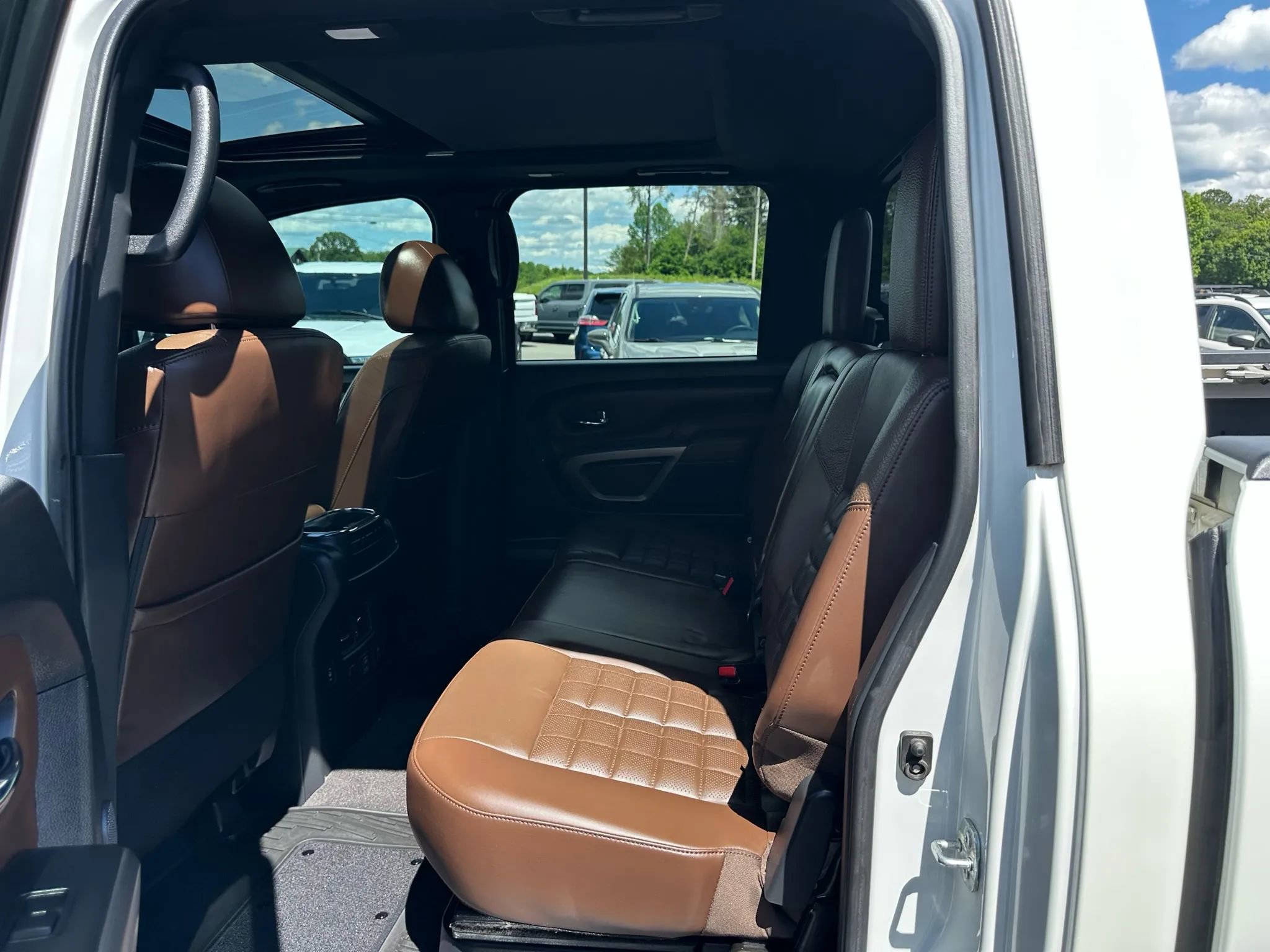 Used 2021 Nissan Titan Platinum Reserve w/ Moonroof Package AWD/4WD image 16