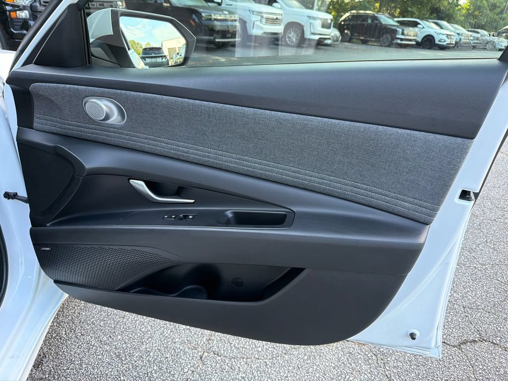 Used 2023 Hyundai Elantra Limited FWD image 14