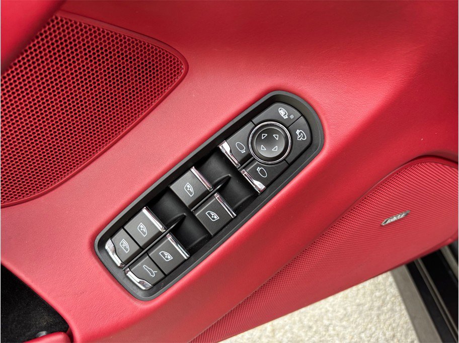 Used 2016 Porsche Panamera GTS image 20