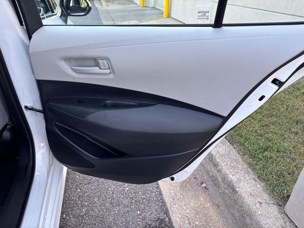 Used 2025 Toyota Corolla LE FWD image 34
