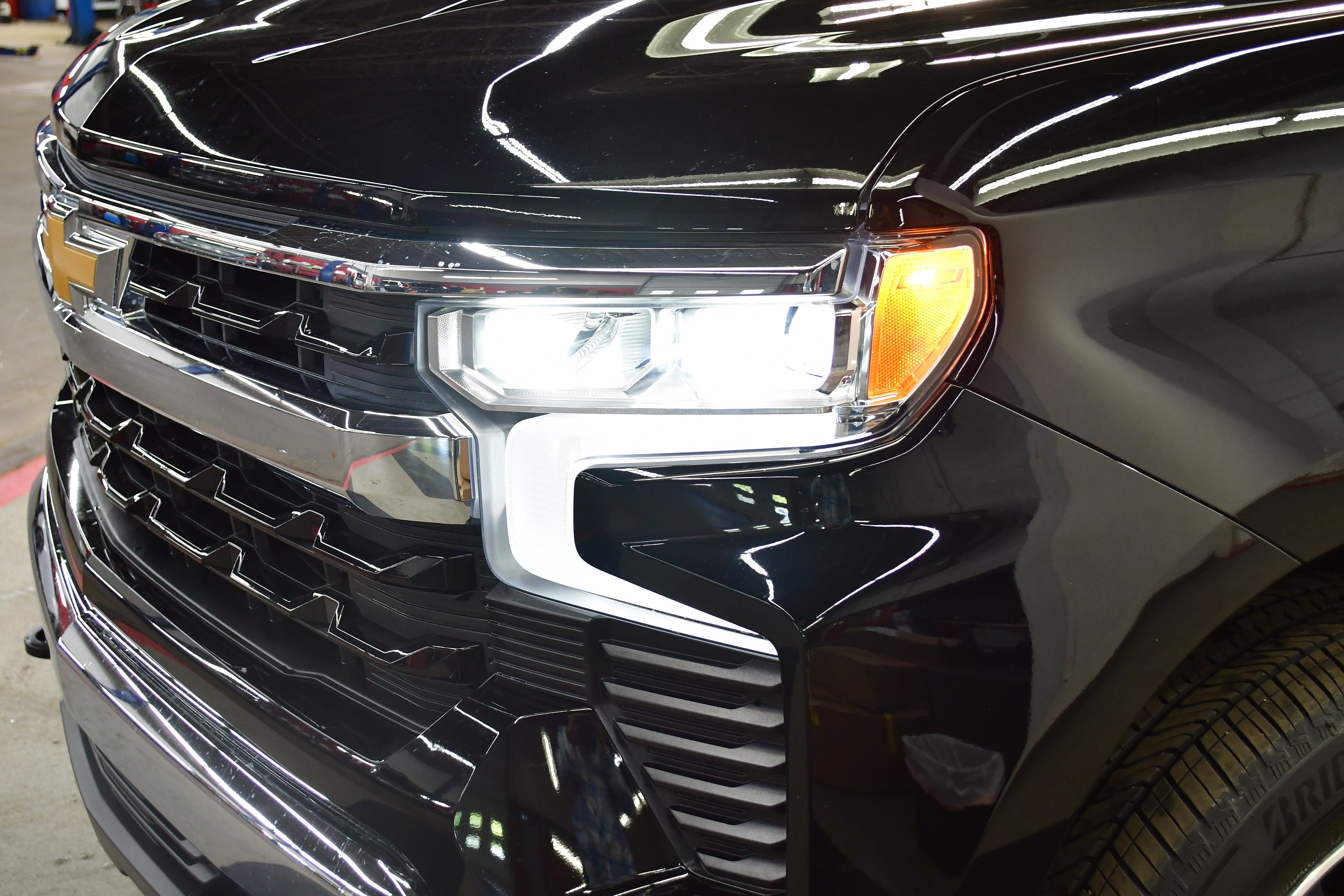 Used 2024 Chevrolet Silverado 1500 LT AWD/4WD image 30