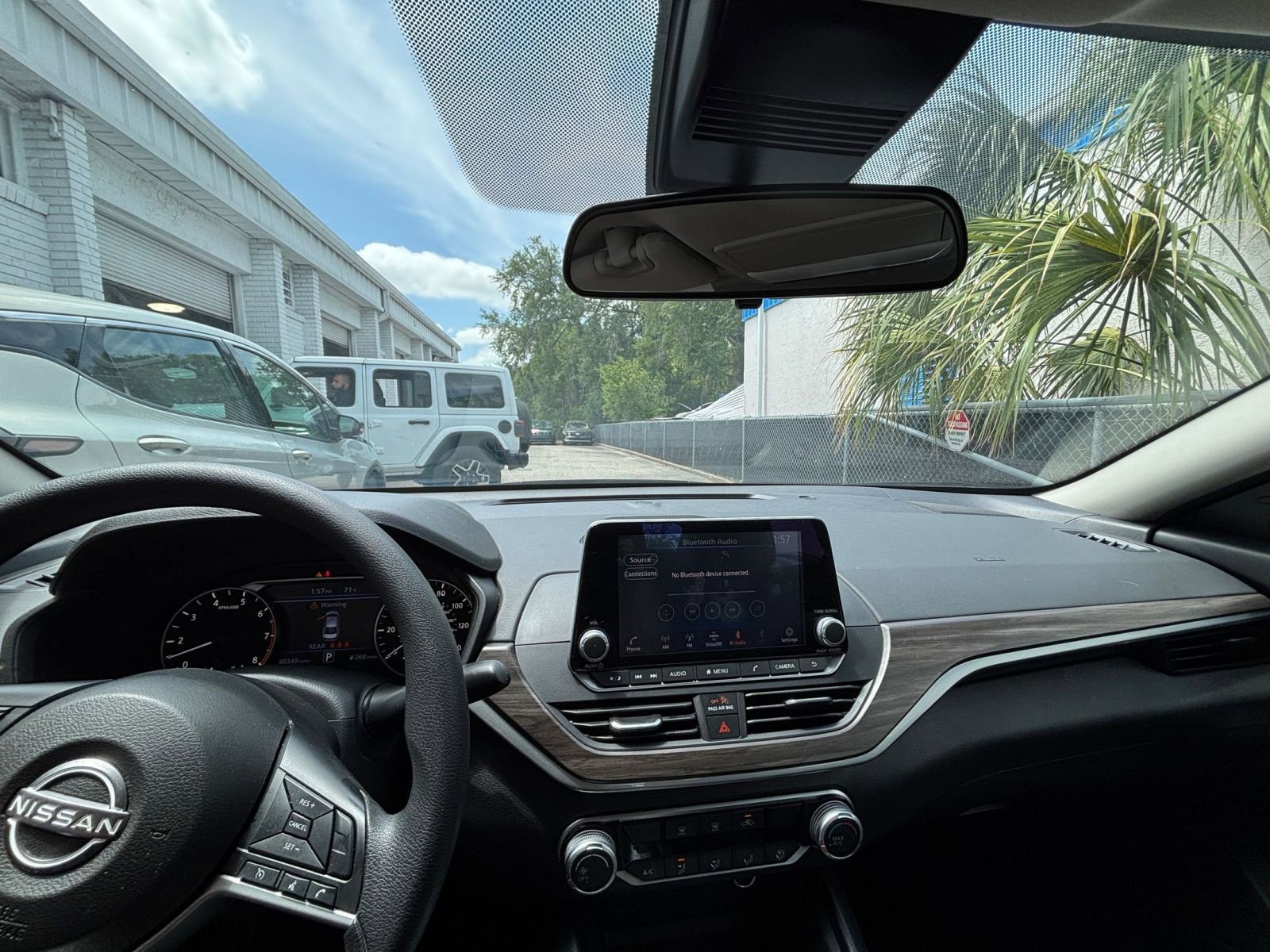 Used 2025 Nissan Altima 2.5 SV FWD image 60