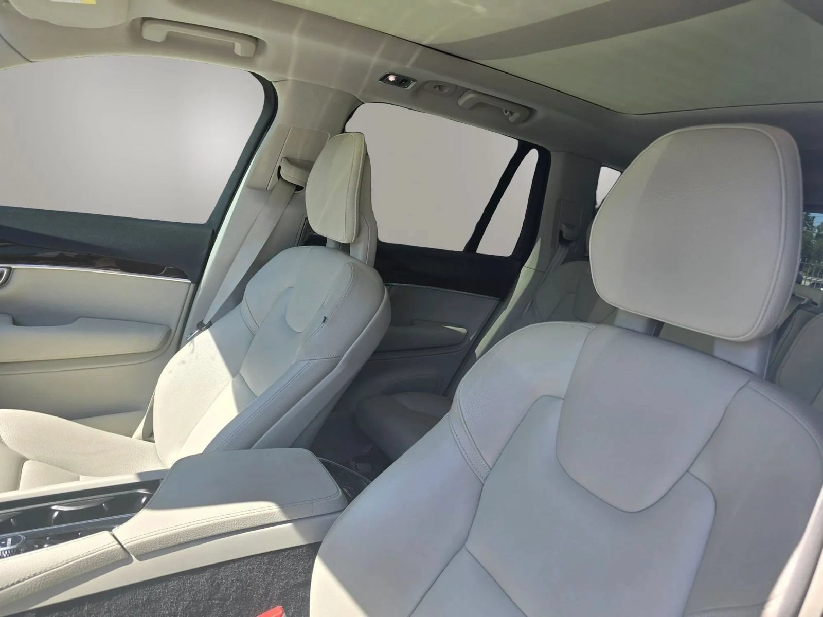 Used 2017 Volvo XC90 T6 Momentum w/ Vision Package AWD/4WD image 14