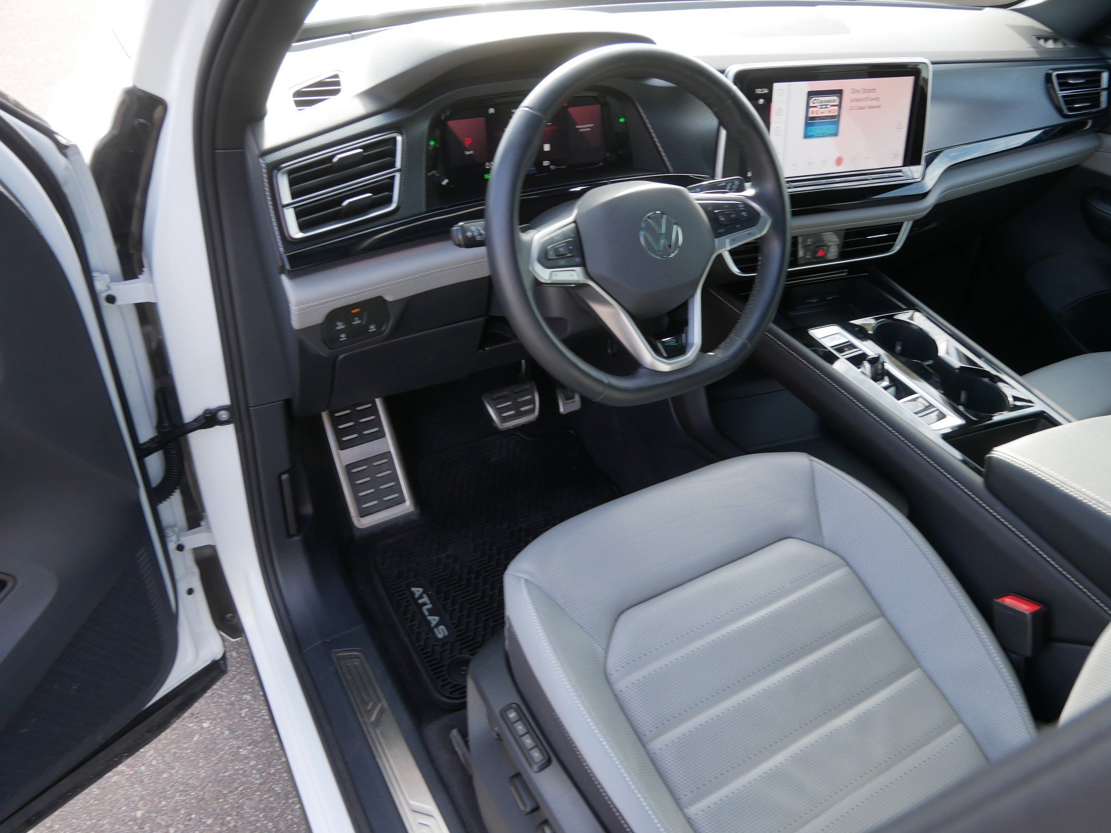 Used 2024 Volkswagen Atlas Cross Sport SEL R-Line image 20