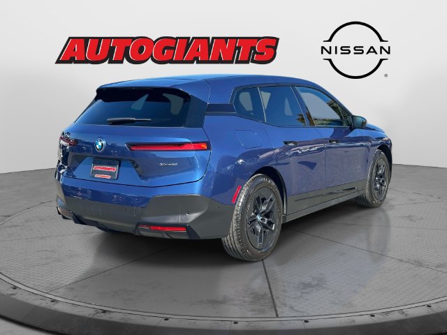 Used 2024 BMW iX xDrive50 w/ Premium Package AWD/4WD image 2