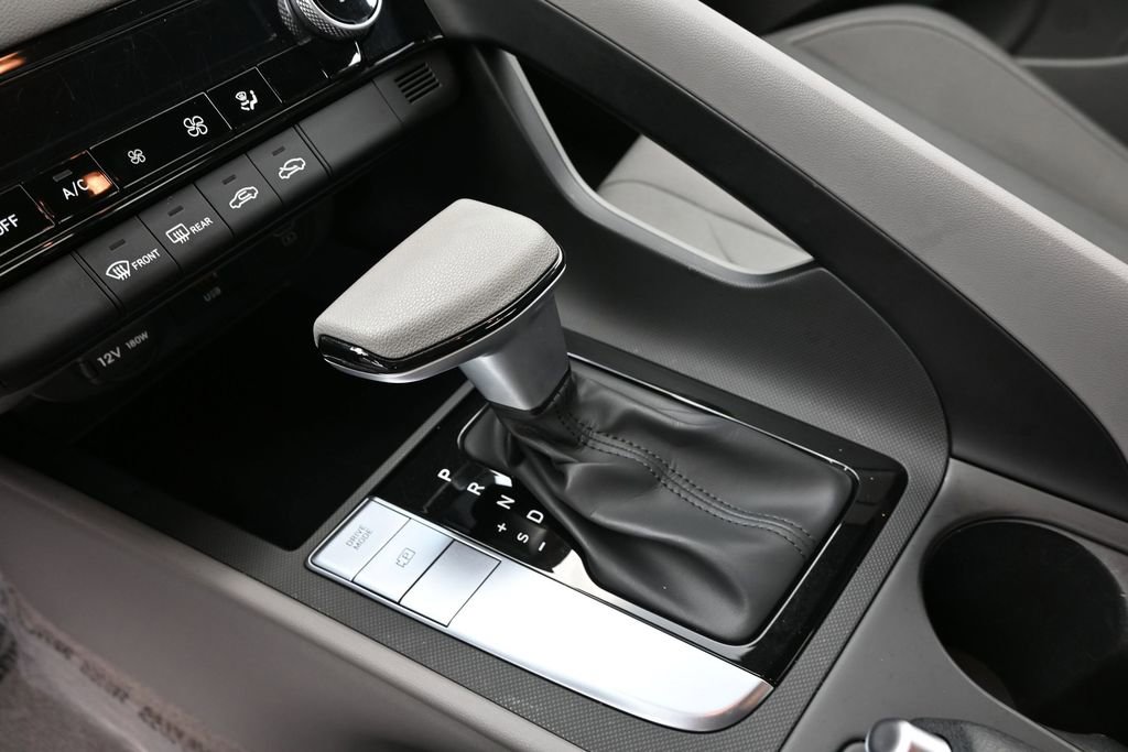 Certified 2024 Hyundai Elantra SEL FWD image 17