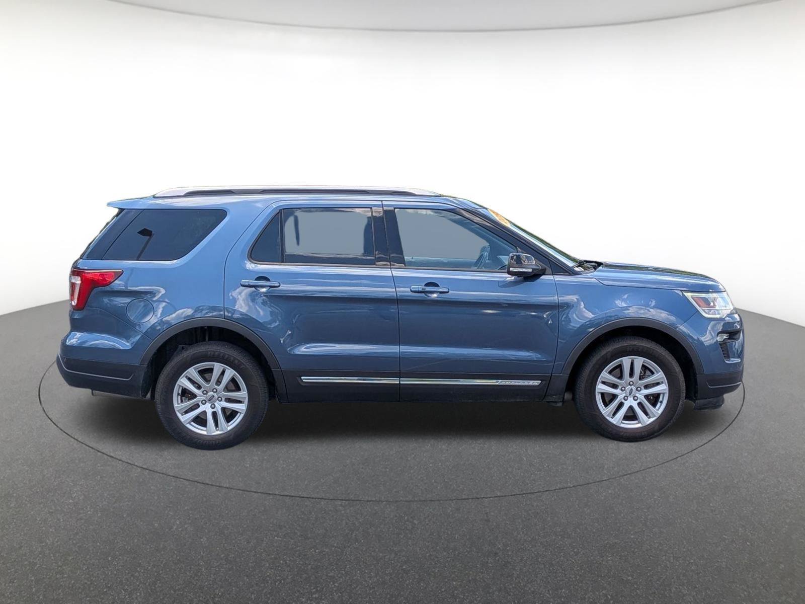 Used 2018 Ford Explorer XLT w/ Equipment Group 202A AWD/4WD image 7