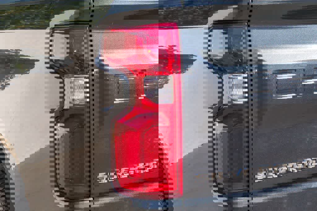 Used 2019 Chevrolet Silverado 1500 Custom w/ Custom Convenience Package image 10