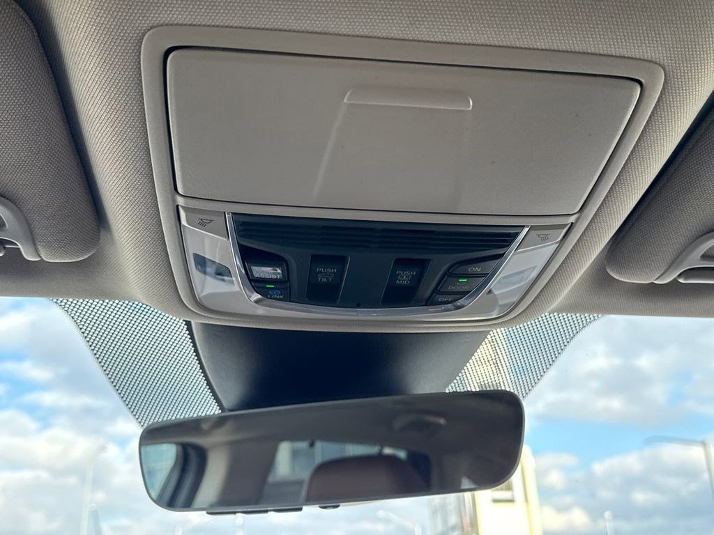 Used 2023 Acura MDX SH-AWD w/ Technology Package image 34