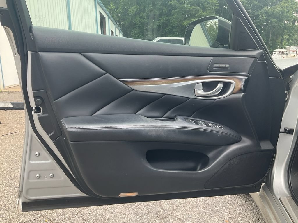 Used 2016 INFINITI Q70 L 3.7 w/ Deluxe Touring Package RWD image 17