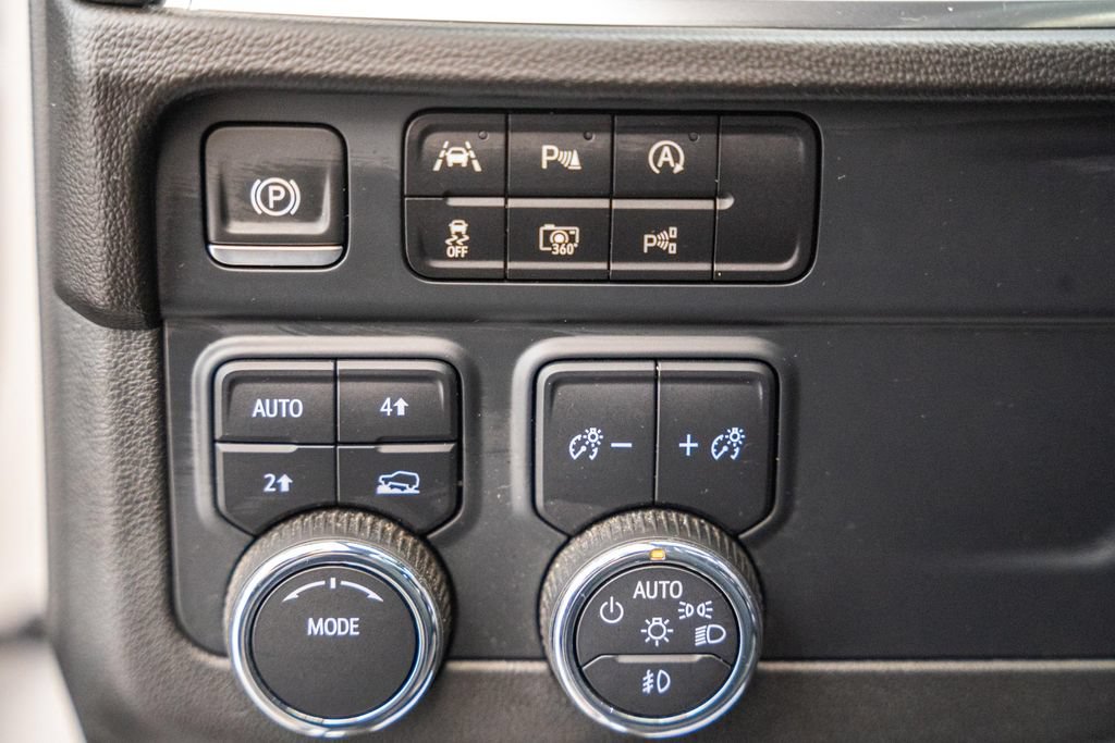 Used 2025 Chevrolet Tahoe Premier AWD/4WD image 45