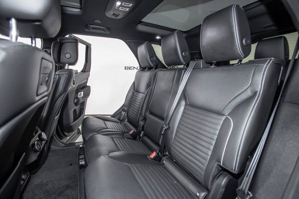 Used 2023 Land Rover Discovery HSE R-Dynamic AWD/4WD image 15