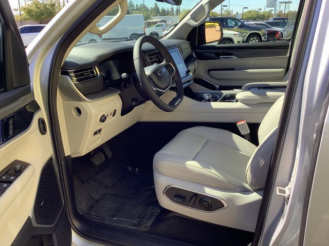New 2023 Jeep Wagoneer Series III w/ Preferred Equipment Group AWD/4WD image 7
