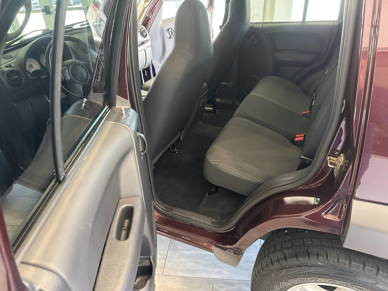 Used 2004 Jeep Liberty Sport w/ PWR Convenience Group AWD/4WD image 20