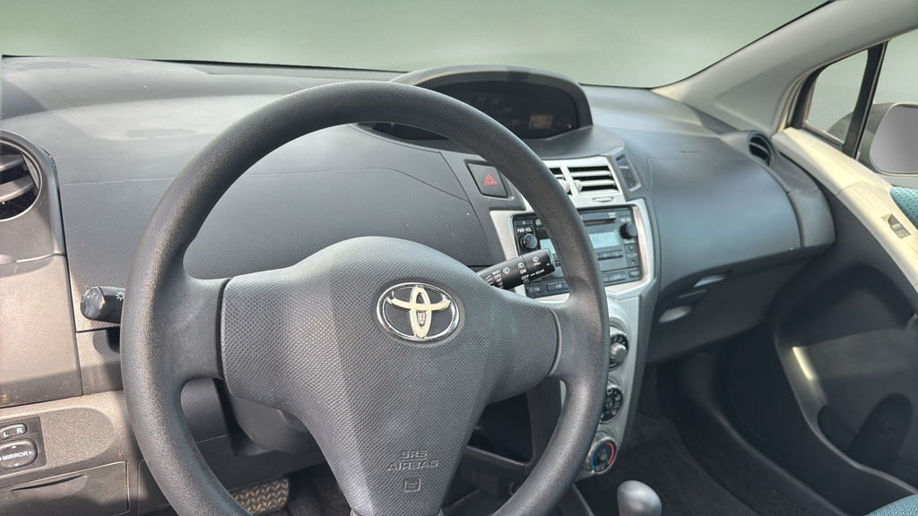 Used 2008 Toyota Yaris 2-Door Hatchback FWD image 17